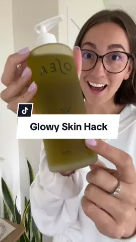 Lather me up baby - FREE shipping on all tik tok shop orders rn! plus FREE products when you spend $50+ (deals exclusive to TTShop)🫶 #oseamalibu #besthydratingmoisturiser #bodyoil #glowingskin #skinhydration #cleanskincare @OSEA Malibu 
