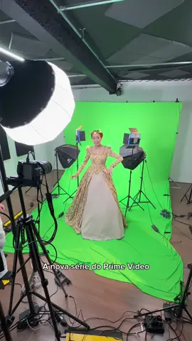 Bastidores de My Lady Jane 🎬! Gente quem mais tá viciado? @primevideobr tem acertado muitooooooooo! E aguardem o vídeo da trend oficial que vem aiiii 🙌. *Publi