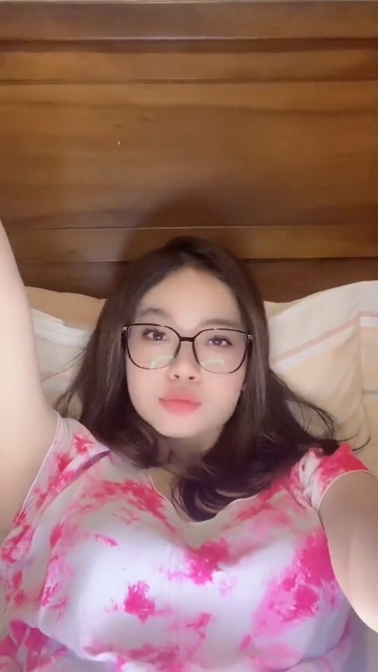 untuk gak liat😋 . #cantikberhijab #tante  #cinta #fyp  #jandamuda  #hijabindohits  #bidadarijateng #janda  #jandapirang  #fakebody #cantik  #indonesia #hot  #hijaber_indo #pesonajanda #fypシ  #fypシ゚viral  #fypage  #fakebodyyy   #fypdongggggggg  #generasi_tiktok #berbiemuslimah #viraltiktok  #fakebodyy⚠️   #mamamuda #tantelalapunyacerita #biduan  #viral  #biduandangdut 