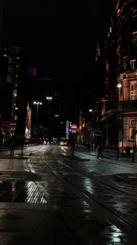 🌧💙. . . . . . . . . #CapCut #fyp #tiktok #viral #foryou #Uk #manchester #video #photography #مانشستر #بريطانيا #rain #cool #photo 