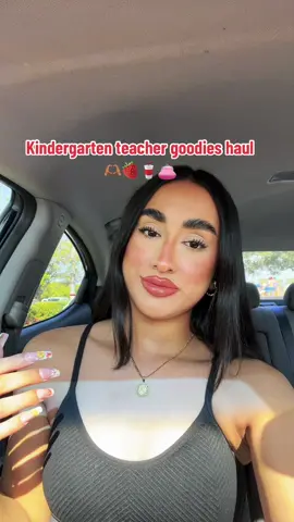 Random Kindergarten teacher goodies haul! 🫶🏽🍓🥤👛 I recieved some cute things today from a co-teacher, student, & a parent. And it’s not even my birthday 😂😂🥰#foryoupage #fypage #viral #beauty #makeup 