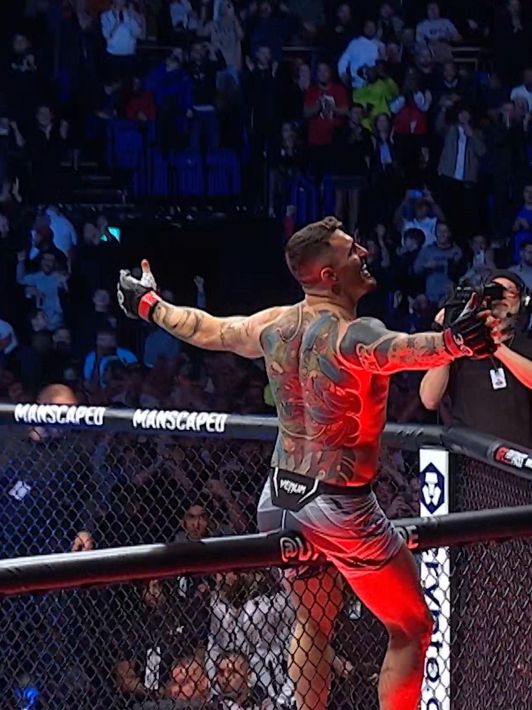 #OnThisDay one year ago, Aspinall made it look easy! #TomAspinall runs it back with #CurtisBlaydes for a piece of heavyweight gold! 📺📱 #UFC304 | Live Sunday | Order at Link in Bio | #UFC #MMA