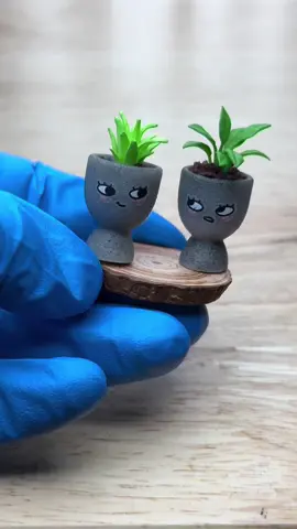 Making mini planters with @Miniverse 🫶🏻 “Planter Buds” ..the Mold It Yourself series is so much fun!! #miniversecreator #miniverse #makeitmini 