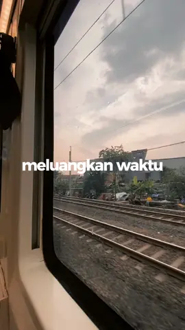 “ Kalo di inget inget ,nyesek juga yaa😌 “ #keretaapi #keretaapiindonesia #railway #railfansindonesia #keretaapikita #liriklagu #lirikvideo #lagugalau #sadstory #fypシ゚viral #fypdong #fypgakni #xyzbca 