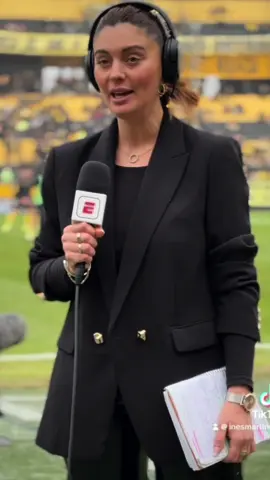 Que no les pase nunca lo del final de este video antes de salir a laburar 😂y seguir como si nada pero durita sin moverte las 2 hs de partido para wue el saco no se corriera 🤦🏻‍♀️ #Parati #fyp #foryou #fútbol #uruguay #Peñarol #disneyplus #viral #viralvideo #blooper 