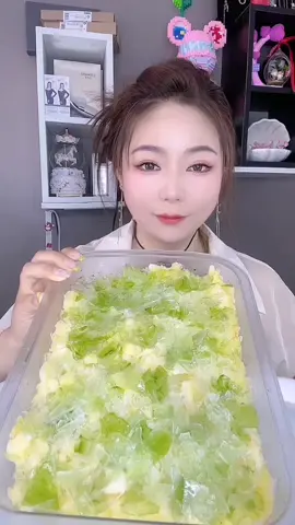 #icechips #softfrost #softice #freezerfrost #crushedice #iceasmr #fyp #icelover #iceeating #crunchyasmr #ice 