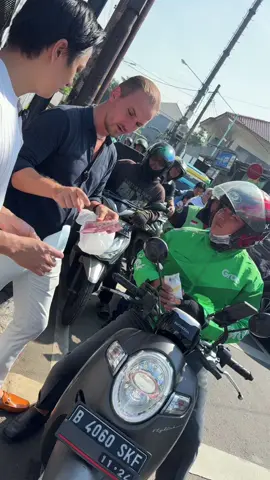 Amplop atau 💵? What would you choose?🤗 #socialexperiment #quiz 