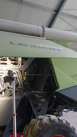 Awaria łożyska w Lexion 760 #żniwa  #awaria #kombajn #rolnictwo #mechanik #claas 