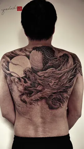 Session 2 - Thực hiện phần thân Rồng 🐉 Tác phẩm được freehand bởi nghệ sĩ Trung Tadashi  #trungtadashi #tadashitattoo #tadashi #moon #moontattoo #dragon #dragontattoo #freehandtattoo #fyp #viral #xuhuong #tiktok 