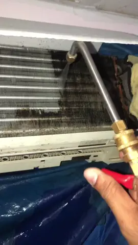 Vệ sunh máy lạnh định kỳ.     #xuhuongtiktok #capcut 