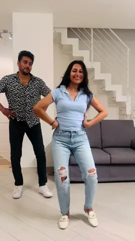 හුරේ....හැලයව නැටෙව්වා😂