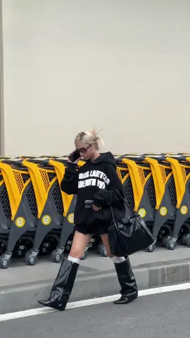 Có hoodie đi chơi nơi xứ lạnh chưa các tình yêu 📞 AMORIS : AMR HOODIE