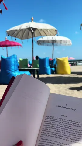 reading books whilst getting a tan, i like this ☀️ #bali #beach #sunbathing #travel #balitips #seminyak #travelling 