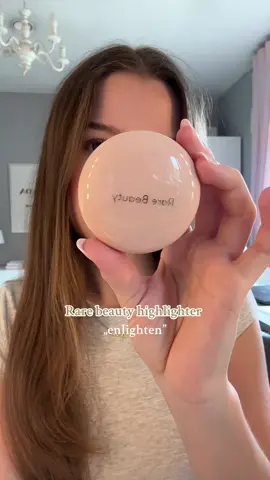 the most beautiful highlighter I’ve ever seen!! ✨🤍 #highlighter #highlightertest #cosmetictest #makeupproducttest #makeuproducts #rarebeauty #rarebeautymakeup #ratebeautyhighlighter #rozświetlacz #rarebeautyreview #rarebeautyrozswietlacz #rozswietlaczowyhit #thebestmakeupproduct 