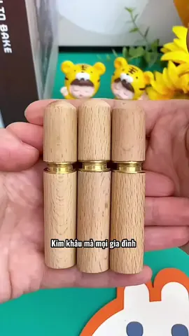 Nhà nào cũng có nhu cầu sử dụng kim khâu, bạn không còn phải lo không xỏ chỉ được nữa nhé!! #kimmaychonguoigia #tienich #thietthuc #jizonguyen 