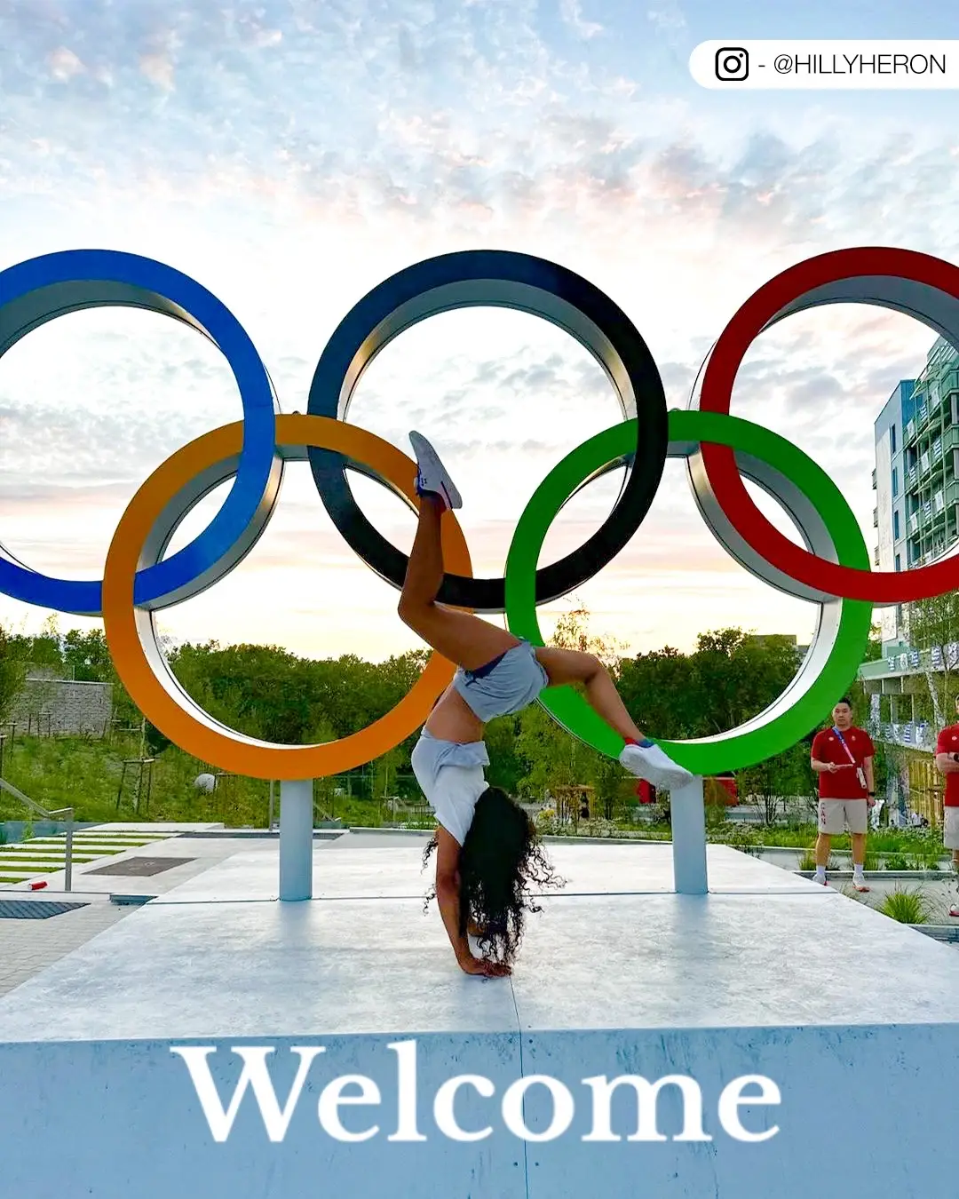 Nobody poses in front of the Olympic Rings like gymnasts 🤳
