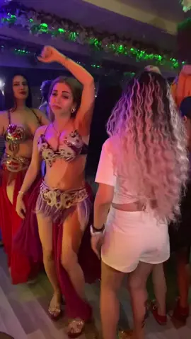 Divane Cihangir, Yeni Nesil Eğlence Haftanın 7 Günü  19:30 - 01:30 Saatleri arası eğlence  Bilgi ve Rezervasyon: 0 (531) 930 86 81  📍İstanbul - Beyoğlu / Cihangir 
