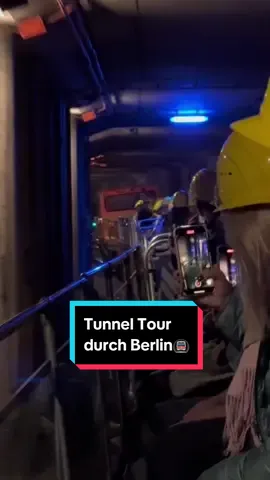 Seid ihr schon mal oben ohne durch Berlin?🤭 Das geht bei der U-Bahn Cabrio Tour der @Berliner Verkehrsbetriebe  🗓️ jeden Freitag von April bis Oktober 👉 Tickets nach Verfügbarkeit #berlin #ubahncabrio #bvg #thingstodo #underground #visitberlin 