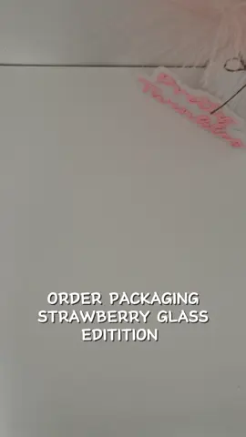 Strawberry glass order packaging 🍓🤍 #strawberryglass #glasscup #summercup #cuteglasscup #summerdrinks #orderpackaging #packagingorders 