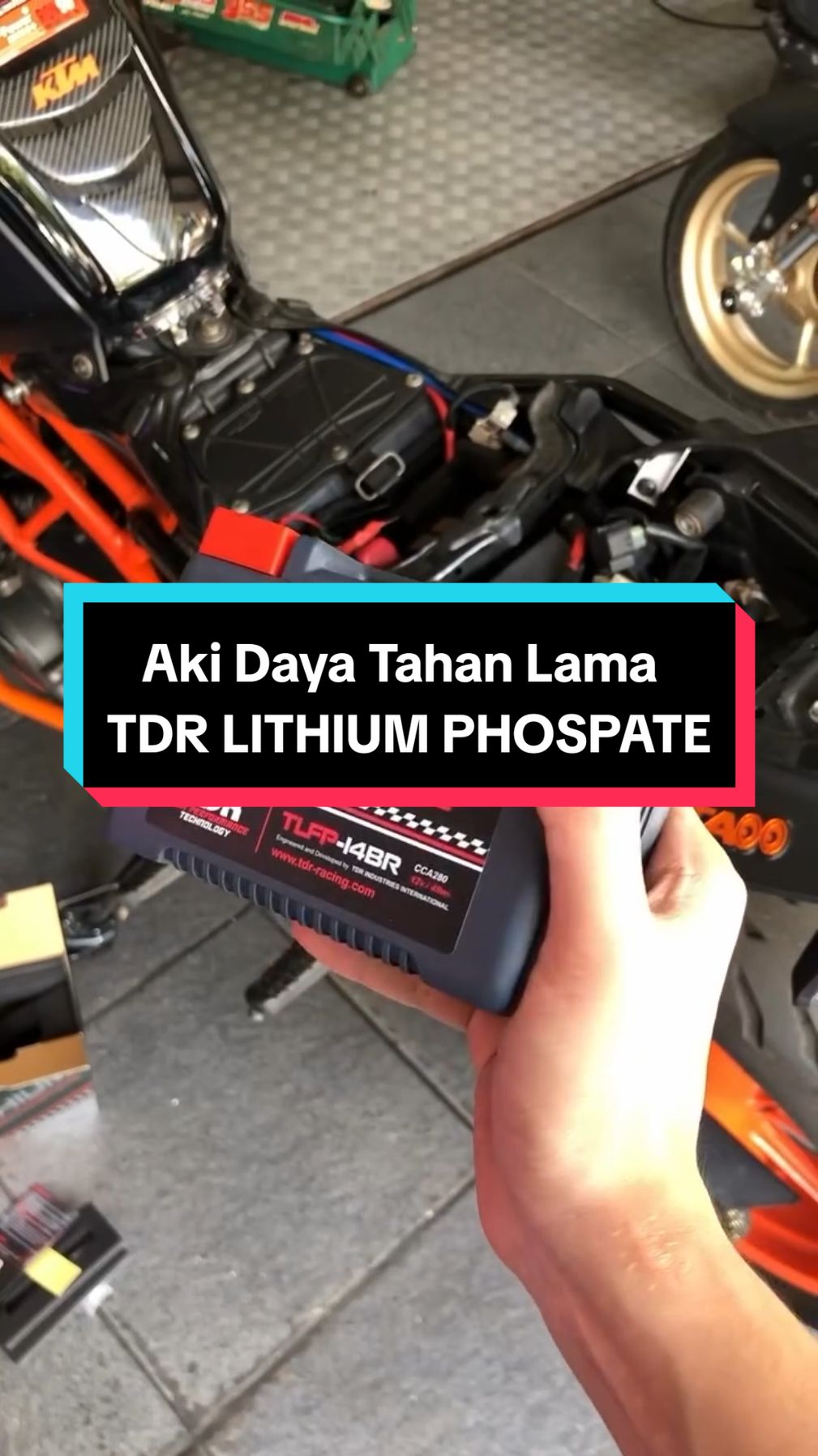 Aki Motor TDR IRON LITHIUM PHOSPATE #akimotor #akimotorterbaik #akitdrlithium #tdrlithium #idemodifikasimotor #aksesorismotor #trendmotor #sparepartmotor #variasimotor #modifikasimotor 