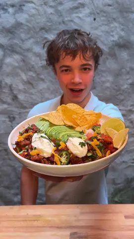 Chili con carne  Do you like BEANS? Recipe below and on my website, link in profile! Ingredients - 700 gr ground beef - 2 white onions - 1 or 2 jalapeños + garnish - 2 green bell peppers - 2 poblano peppers - 6 garlic cloves - 4 tomatoes - 3 tbsp tomato paste - 3 tbsp chipotle adobo peppers with sauce  - 2 can diced tomatoes - 1 can black beans - 1 can kidney beans - 400 ml beef stock - Cilantro stems + leaves for garnish - Sour cream - Cheddar cheese - Rice Spices: - 1 tbsp garlic powder - 1 tbsp onion powder - 1 tbsp cumin - 1 tbsp smoked paprika - 1 tbsp dried cilantro  - 1 tsp cinnamon - ½ tsp cayenne pepper - ½ tsp chili powder - 1 tsp oregano How to: 1. Mince the onion, jalapenos, cilantro stems and garlic.  2. Make cubes of the green bell pepper, poblano peppers and tomatoes 3. Sear the beef in a big pan with oil until brown, not gray. 4. Take the beef out of the pan, add a little more oil (if needed) and saute the onion. 5. Add the bell peppers, poblano peppers, garlic, jalapenos, cilantro stems, tomato paste, chipotle adobo peppers and all the spices to the pan. Stir well and fry down for a little.  6. Now add the chopped tomatoes, canned tomatoes, stock and beef. Mix and let thicken for a few hours, adding more stock if needed. 7. When you want to serve, add the beans to the pan together with some lime juice and warm them through. 8. Serve with a side of white rice, some sour cream, cheddar cheese and cilantro leaves. #chili #chiliconcarne #Recipe #EasyRecipes #onepanmeal 