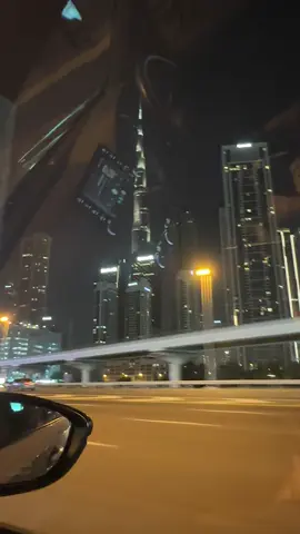 Dubai at night is🔥 burj khalifa #fyp #viral #couplegoals #dubai #night #nightvibes #burjkhalifa 