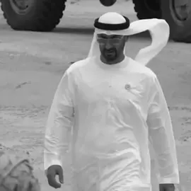 فلاحي يدير المعركة في ساحة الميدان ‏ماهو باللي يدير الحرب في شاشة تلفزيونه #زعيم_الشرق_الاوسط #محمد_بن_زايد 