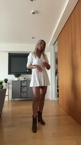 😊 #fyp #foryoupage #fitmom #hotmom #blondebombshell #longlegs #singlemom 