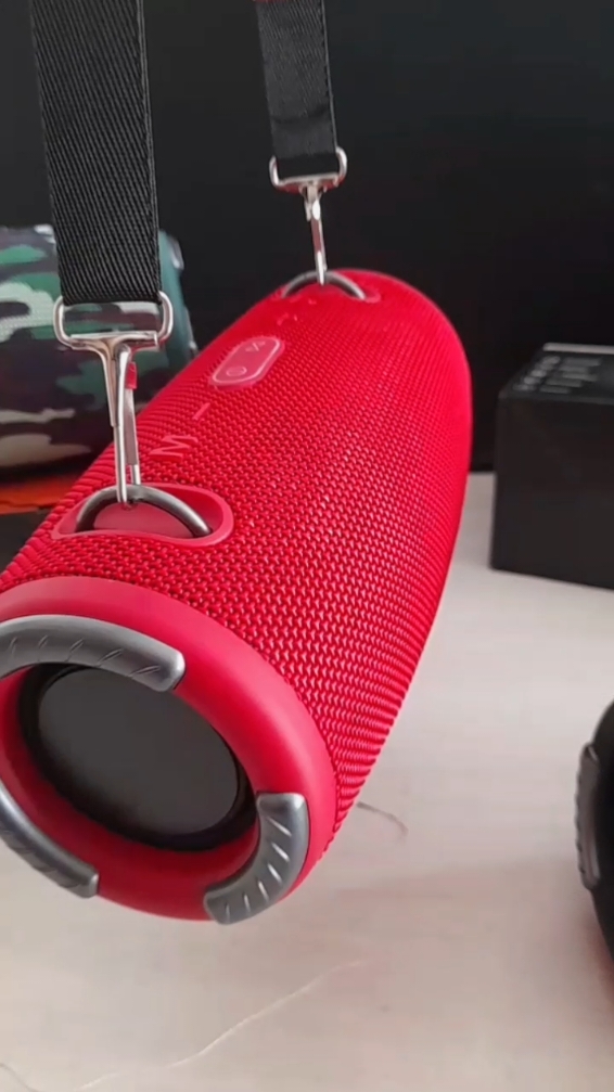 Com design compacto e portátil, bateria de longa duração e som potente, essa caixa de som Xterem3 é perfeita para quem busca praticidade e qualidade. Conecte-se facilmente ao seu smartphone, tablet ou outro dispositivo compatível para curtir suas músicas sem fio. #CapCut #caixadesom #caixadesombluetooth #xtreme3 #ipeprodutos 