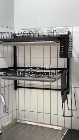 Lựa mãi mới thấy cái kệ chén vừa căn bếp nhỏ xíu của mình 😉 #decorphongtro #dobep #kechenbatdanang #kitchen #giadungthongminh 