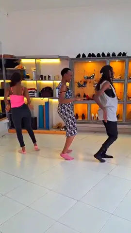 Vibing with the mbogi😁 #passionenfuegodancestudiokenya #dance #amapianomusic #manzintedancechallenge #maphorisa 