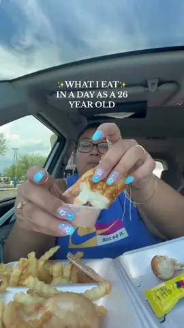 what I eat in a day ✨ #whatieat #whatieatinaday #raisingcanes #Foodie #foodreview #caloriedeficit #fyp 