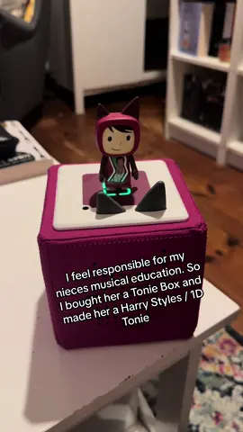 She cannot start with hs4, she needs to start at the beginning #harrystyles #harryshouse #hs4 #fineline #onedirection #1d #vivalavida 