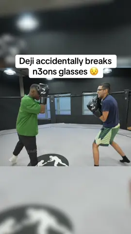 Boxing with glasses on #deji #boxing #n3onclips #fyp 