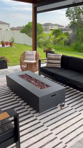 Gorgeous modern design! #patioseason #outdoorrug #homeaesthetic #rug #viraltiktok #fypシ゚viral #patiodesign #patiomakeover #patiodecor #patiofurniture #outdoorfurniture #minimalisthome 