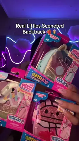 Real Littles Scented Backpacks with 6 different colors and finishes to collect! Each backpack has 5 real working micro stationery surprises all themed to each bag and unique sensory adventure of scents. Real Littles are “Things You Love Made Micro”! Available at All Major Retailers. #reallittles #reallittlesbackpacks @supermoosetoys 