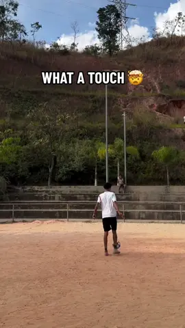 Wow 😳 (via vitinmartiins_/IG) #Soccer #futbol #kick #touch #skill 