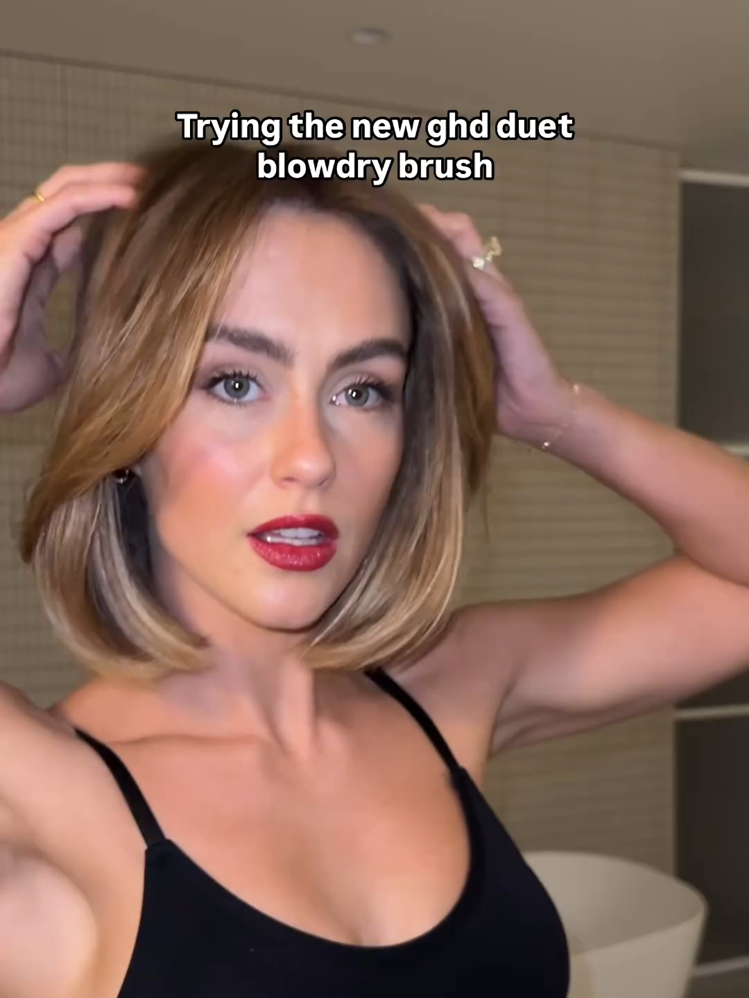 Short hair and bob girlies 👆 @stephclairesmith10 goes from wet to bouncy blowdried using the 2-in-1 #ghdduetblowdry – with 3x more volume* and no heat damage** 🤯 Shop yours using the link in our bio.