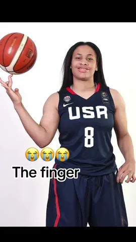 #greenscreen she lowkey double jointed or something #fyp #flinstones #chennedycarter #WNBA #basketball #sport #sports #tiktok #viral #finger #weird #meme #funny #womensports 
