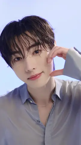 Behind the Scene 🎥 Starring. ENHYPEN SUNGHOON 힌스 블루 에디션에 풍덩 빠지는 순간, 그 찰나를 함께 맞이한 촬영 현장 속으로🌊 #엔하이픈 #성훈 과 함께한 블루 다이브 에디션 촬영 현장이 궁금하다면 지금 바로 메이킹 필름을 확인해보세요💞 #힌스아니고훈스 ૮ • ﻌ -ა ♥ #힌스 #hince #hince_with_ENHYPEN_SUNGHOON  #엔하이픈 #성훈 #힌스블루다이브에디션