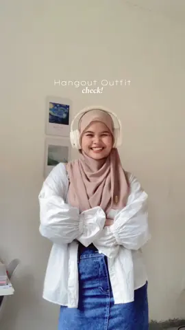 Lama amat nunggu jemputan #hijabioutfits #kemejaoversize #kemejalinen #skirtoutfits 