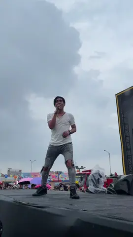 putri iklan #setiaband #charlyvanhoutten #charlysetiaku #putriiklan #konser #music 