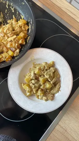 Картофель с мясом: - картофель  - индейка - лук - чеснок - сметана - соль/перец/карри  #индейкарецепты #картофельрецепт #индейкаефимша #картофельефимша #рецептынакаждыйдень #фудблог 