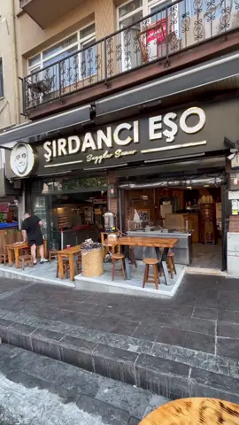 Bugünde şırdancı eşo abime gittim iyi seyirler dilerim #kesfet #kesfetteyiz #kesfetbeniöneçıkart #yakuptv #yakuptvmekantanıtımı #yakuptvyayın #yakuptvcanlıyayın #trending #viralvideo #video #videoviral #tadım #gurme #yemek #şırdan #kokoreç #istanbul #kadıköy 