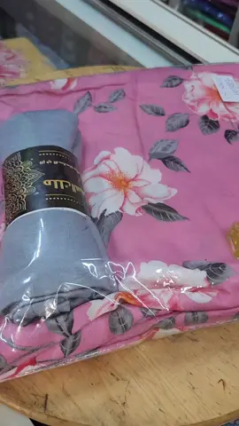 voile Hazzaz + tarha + parfum à 20.000 Fcfa chez Astapha Souvenir