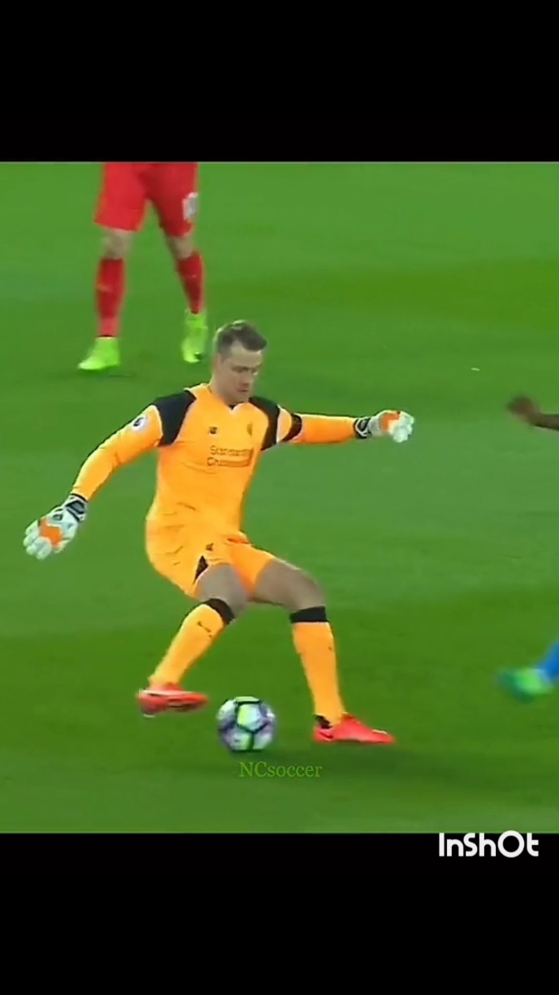 Goalkeeper skills #fy #fyp #foryou #4upage ⚽️🔥💪#skills  #goalkeeperskills #football #futbol #goviral #footballlovers  #funnyvideo #skilltrainerbukola 
