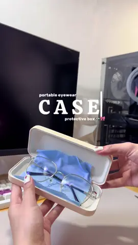 Say goodbye to my plastic eyewear case!! Grabe napalitan rin!! It can fit sa mga small bags!! Cutie neto for office bag fit na fit siya! Affordable pa. 😍🥰 #eyeglassesfashion #eyewear #case #hardcase #eyewearcases #cases #cute #aetshetic #yellowbasket #tiktokfinds #tiktokbudol #tiktokshop #classy 