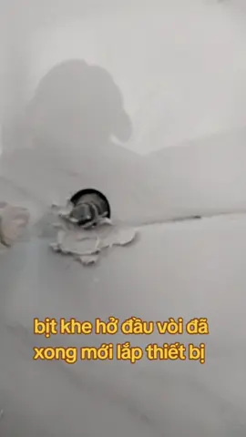 bịt khe hở trước khi lắp thiết bị 