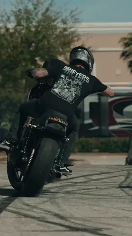 Drift lesson #fyp #motorcycle #harley #dyna #fxdls #slide #closedcourse #harleydavidson #drifters #clubstyle #thedrifterscollective #freestyle #limiter 