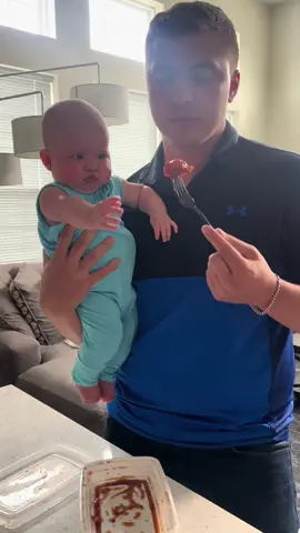 feel like i should start doing BLW or something this poor girl just wants EVERYTHING I FEEL SO BAD😭 purees do NOT seem to be doing it for her😂#baby #daughter #food #solids #purees #BLW #food 